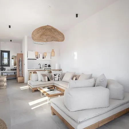 Athina Milos آداماس