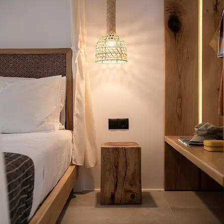 Athina Milos * Adamantas (Milos)